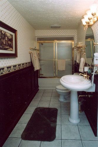 Julias Bed And Breakfast Hubbard Экстерьер фото
