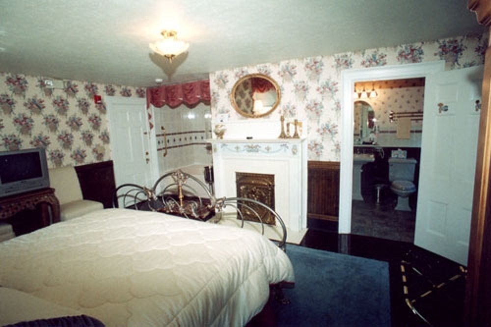 Julias Bed And Breakfast Hubbard Экстерьер фото