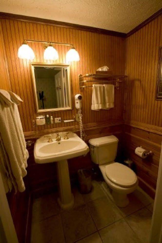 Julias Bed And Breakfast Hubbard Экстерьер фото