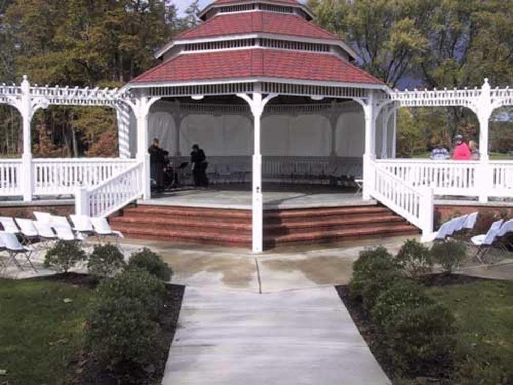 Julias Bed And Breakfast Hubbard Экстерьер фото